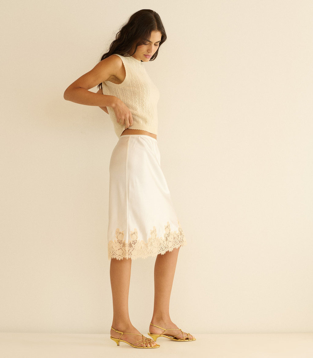 LOUDEN CASHMERE CABLE TOP -- DOGWOOD